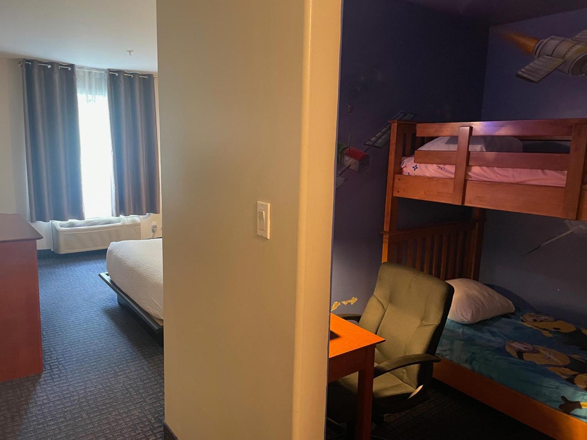 Super 8 By Wyndham Sainte Agathe Des Monts Hotel Exterior photo