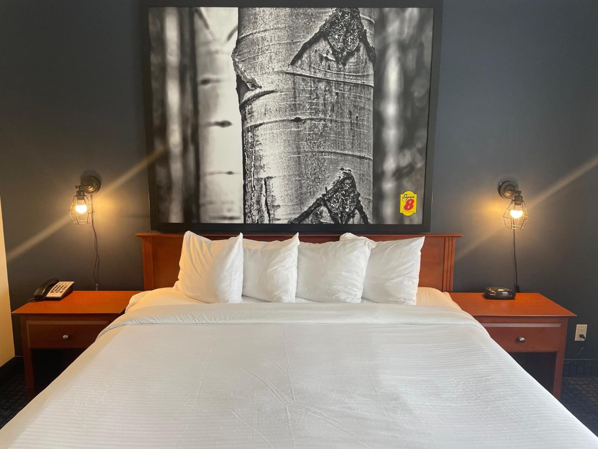 Super 8 By Wyndham Sainte Agathe Des Monts Hotel Exterior photo