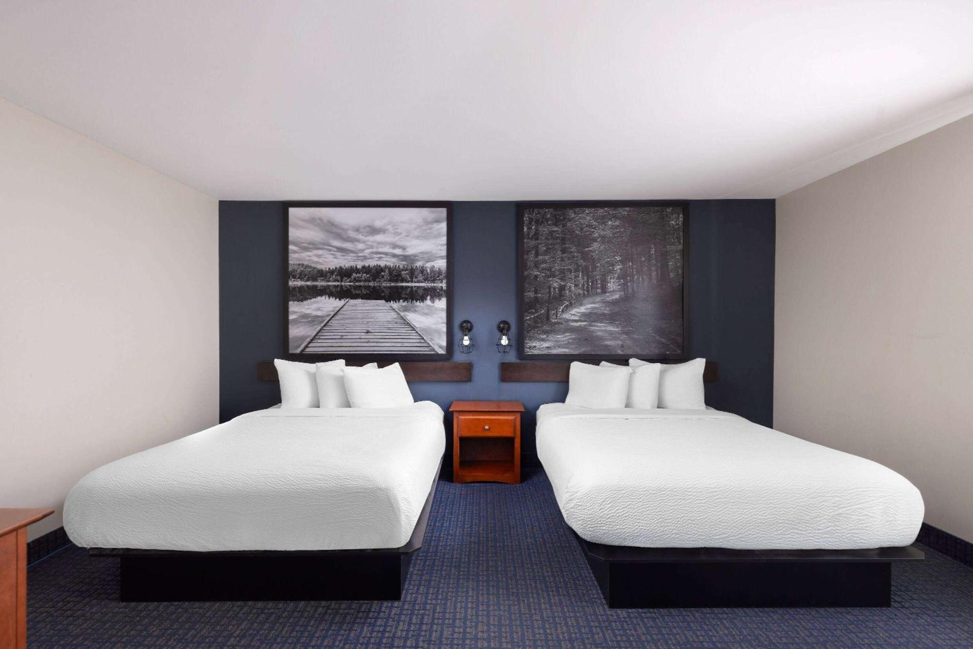 Super 8 By Wyndham Sainte Agathe Des Monts Hotel Exterior photo