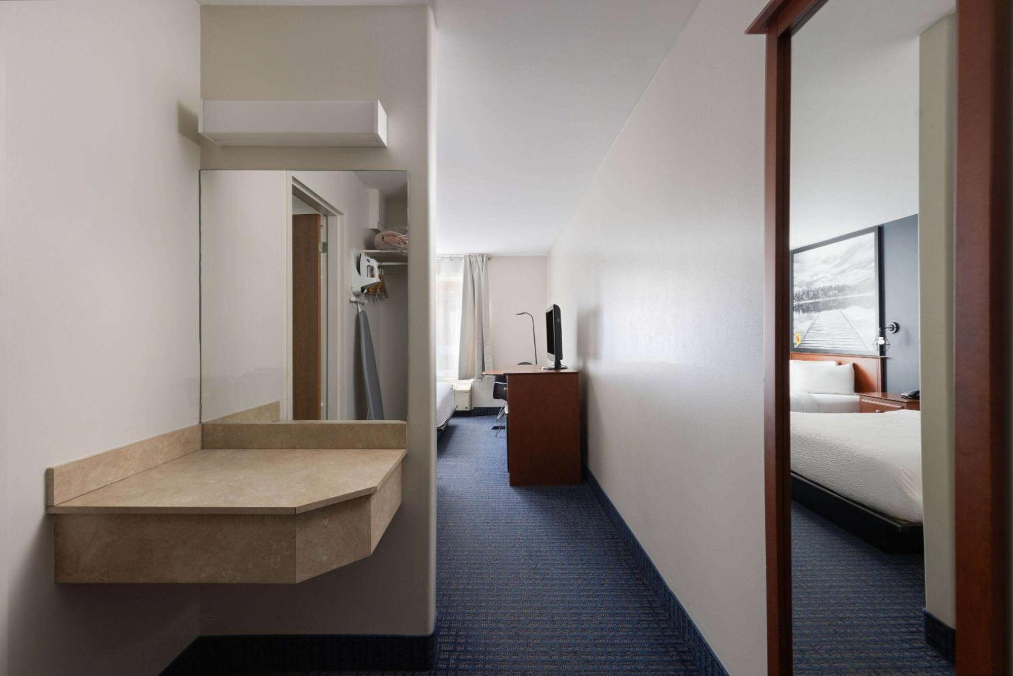 Super 8 By Wyndham Sainte Agathe Des Monts Hotel Exterior photo