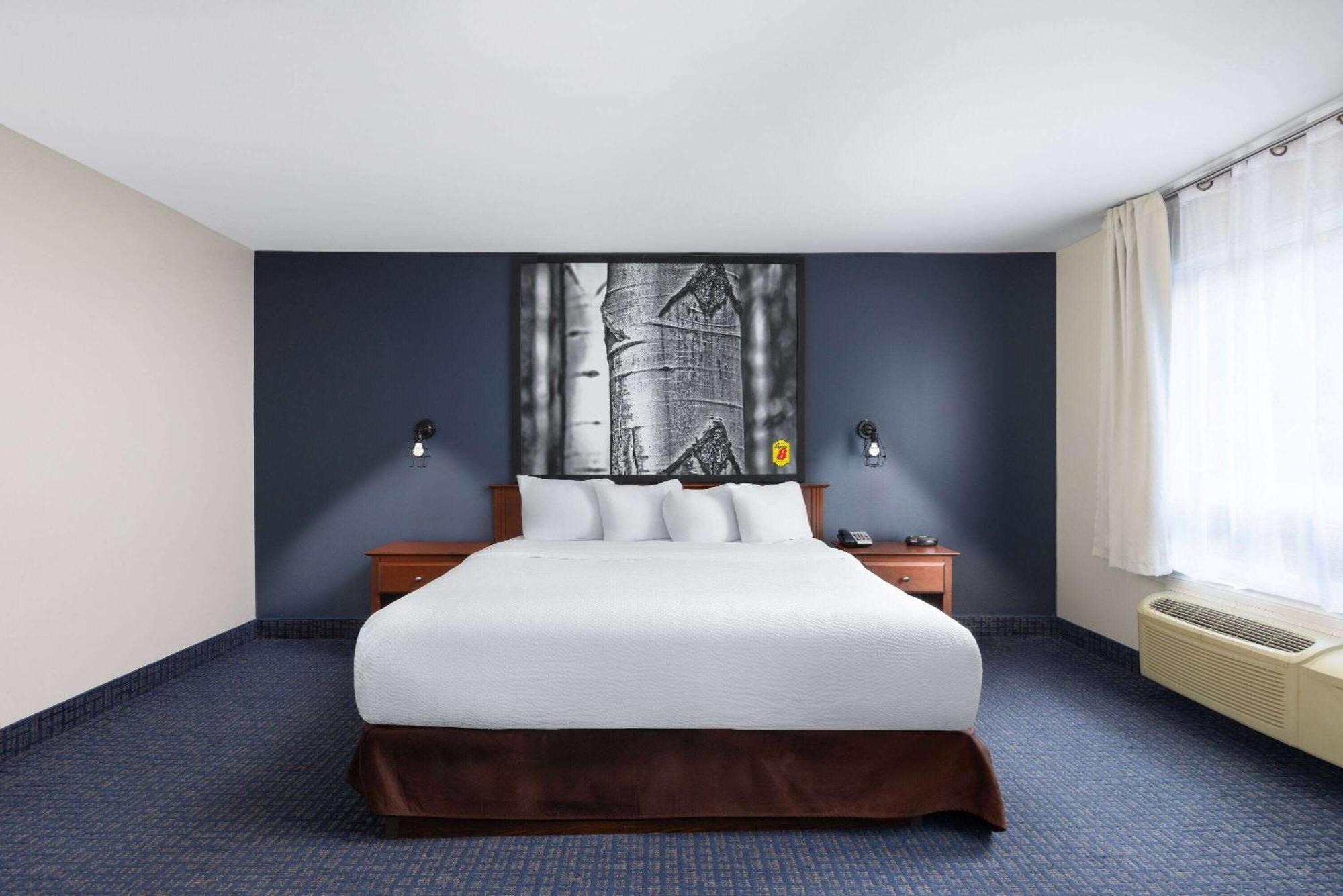 Super 8 By Wyndham Sainte Agathe Des Monts Hotel Exterior photo