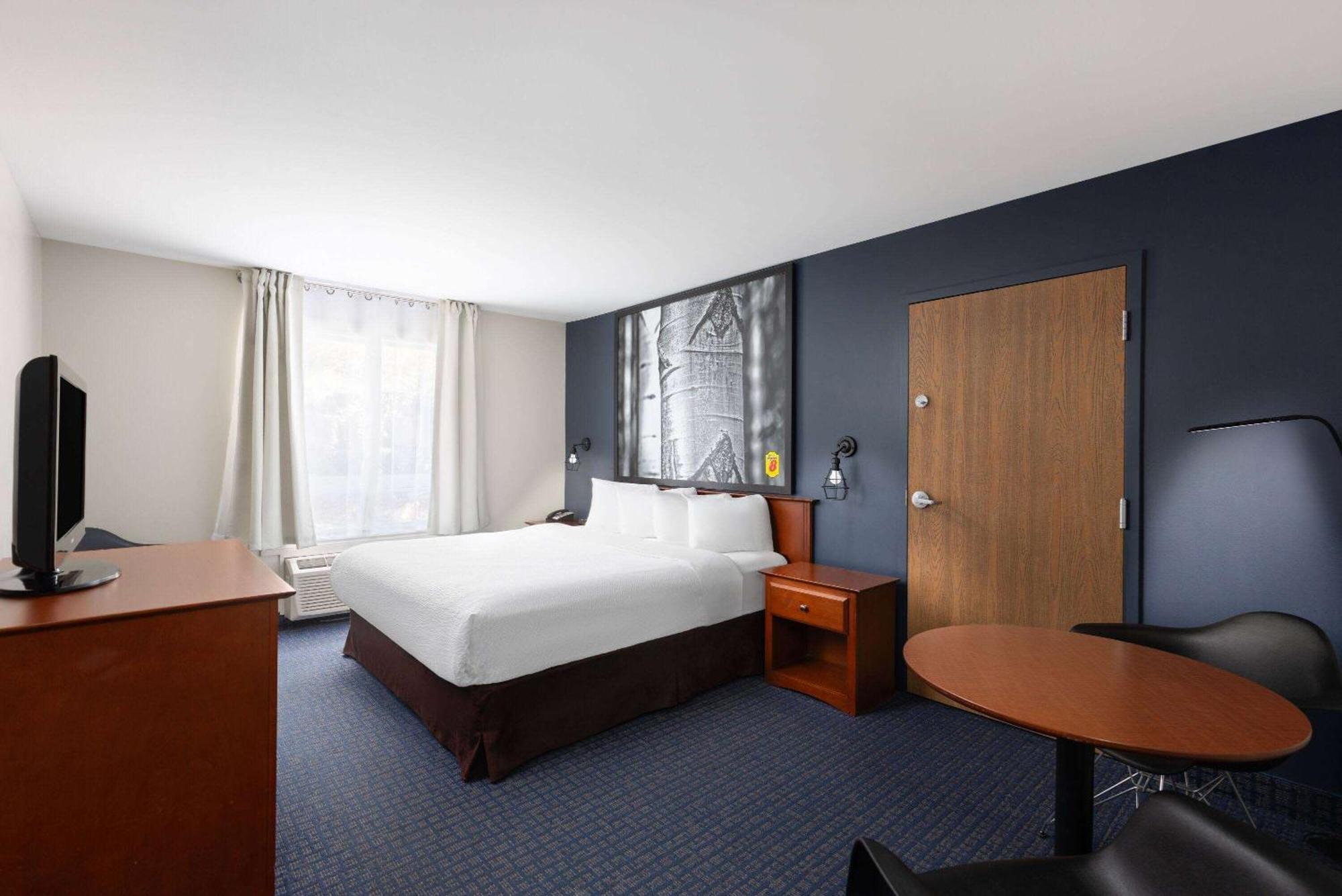 Super 8 By Wyndham Sainte Agathe Des Monts Hotel Exterior photo