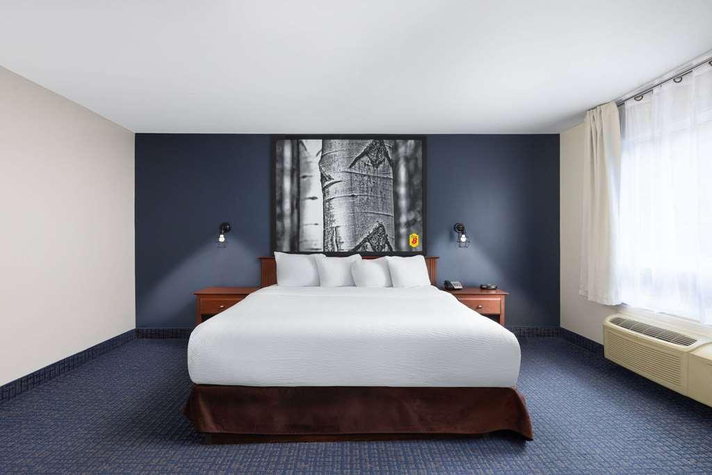 Super 8 By Wyndham Sainte Agathe Des Monts Hotel Room photo